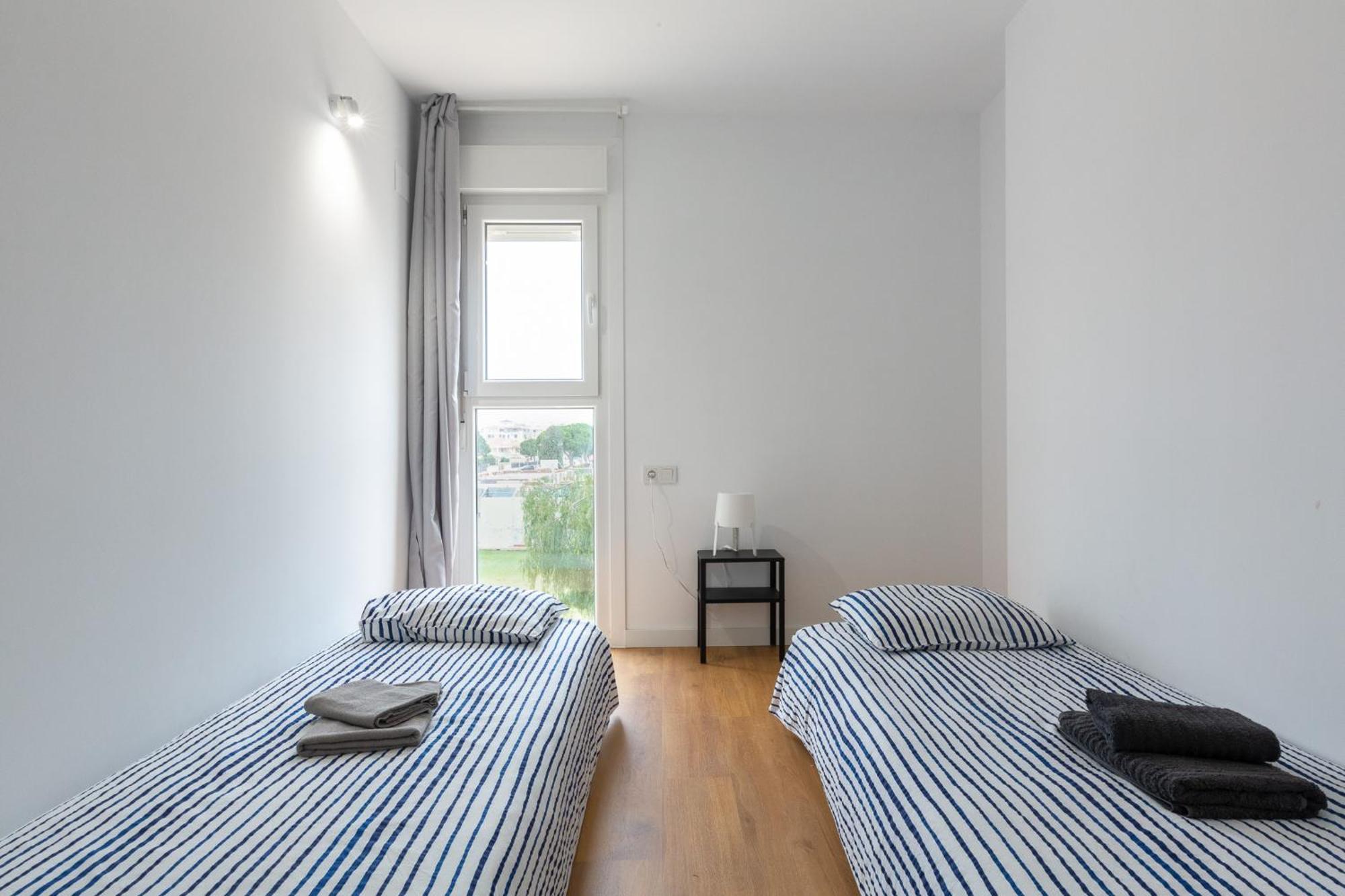 Apartamentos En Canet Al Mar, Junto Playa Y Con Piscina Canet d’En Berenguer Kültér fotó